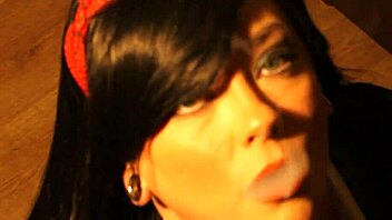 Tina Snua's smoking fetish: Chain and cigarettes