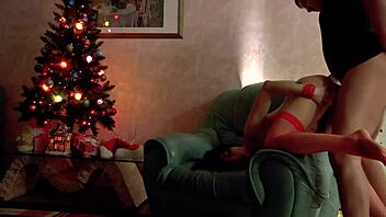 Amateur Wife in Lingerie Gets Creampie on New Year's Eve