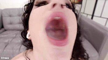Herregud, Lydia Black tar 5-mot-1 analfisting med gap och squirt!