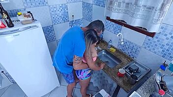 The hot neighbor washed dishes and gave me her ass