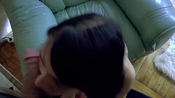 Amateur Wife in Lingerie Gets Creampie on New Year's Eve