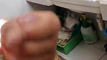 Quick masturbation session 😏