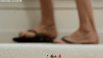 Plastered To Her Giant Dirty Soles - Beach Bod Goddess Extreme Crush