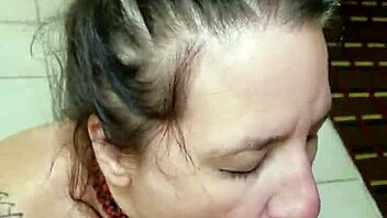 Η βρώμικη πόρνη του μπαμπά παίρνει σκληρό αναλικό σε POV Μέρος 1