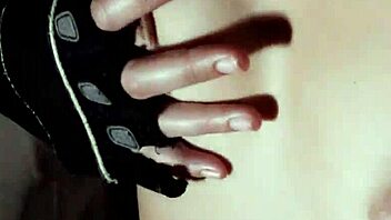 T-Candice's solo shaved masturbation session