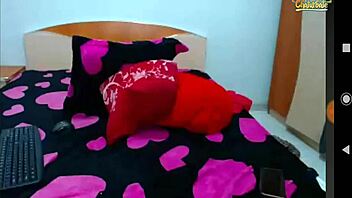 I's playin with my large big tits and dildo on webcam, feelin huge and natural