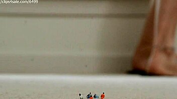 Plastered To Her Giant Dirty Soles - Beach Bod Goddess Extreme Crush