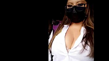 Estudiante Mexicana Se Prepara Para Ir Clases Prepara Su Mochila Y Su Juguete Favorito Su Dildo