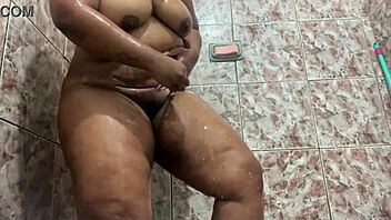 rebolando gostoso assista completo no meu sheer, showing shaved ebony pussy in hardcore sex.