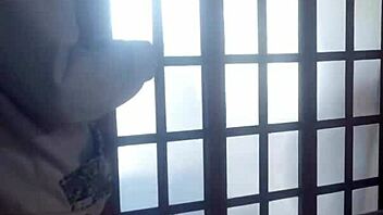 Married woman drops towel for delivery guy 😏