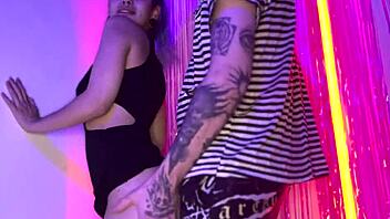 that exhibitionist teen fucking at the party with friends 😏