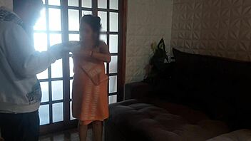 Married woman drops towel for delivery guy 😏