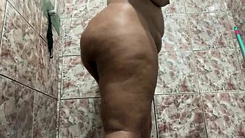 rebolando gostoso assista completo no meu sheer, showing shaved ebony pussy in hardcore sex.