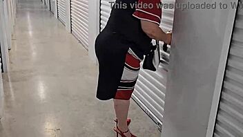 classy mature lady rides big black cock on sightseeing trip! 😜