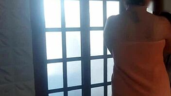 Married woman drops towel for delivery guy 😏