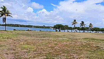 Elegantna zrela dama jezdi velik črn kurac na izletu! 😜