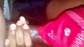 Ebony babe gives blowjob for cash in the closet