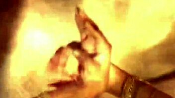 Babe Bollywood Balla Nuda in Scena Softcore Provocante