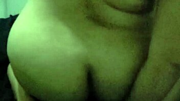 Novinha safafa knows how to tease