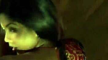 Bollywood babe dances nude in softcore teasing scene