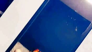 أول مرة مع حبيبتي، جبت داخل جسمها الضيق!