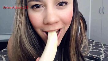 How to properly eat a banana