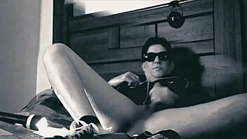 midnite moon solo fucks fist and cums in matinee