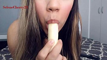 How to properly eat a banana