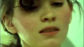 i'm a horny amateur brunette teen masturbating with vibrator