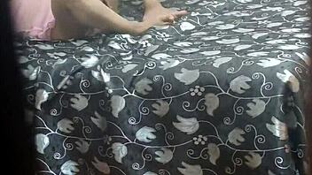 Yo! Surprendo A Mi Prima Enviando Video Caliente Al Novio!