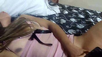 Yo! Surprendo A Mi Prima Enviando Video Caliente Al Novio!