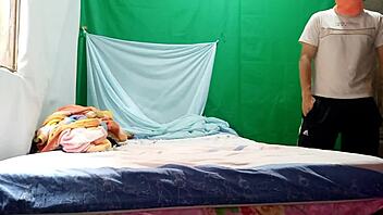 mi padrastro esta de compras ven te invito para divertirnos hagamos una pijamada con mascaras y pongamonos sucios - porno real casero