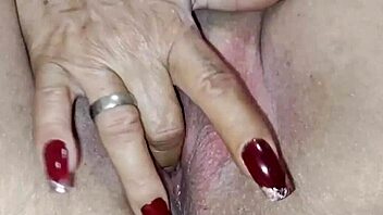 i woke up horny and played with my dildo to cum