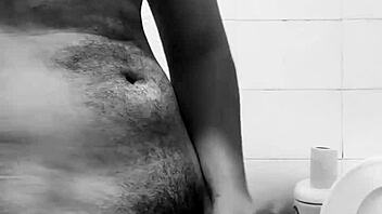 Me masturbo pensando na vizinha safada