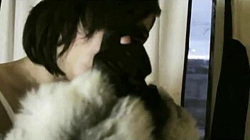 Thick Treasure Shows Sexy Pics Twerking Intensely