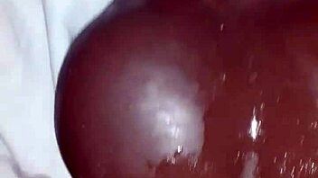 i kiss my two toy's to cum on 'em