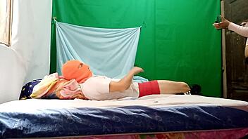 mi padrastro esta de compras ven te invito para divertirnos hagamos una pijamada con mascaras y pongamonos sucios - porno real casero