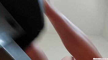 WATCH THIS HOT MILF DO A NUDE WORKOUT!