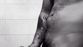 Me masturbo pensando na vizinha safada