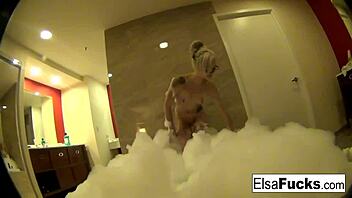 Elsa jean narrates her hotel solo show