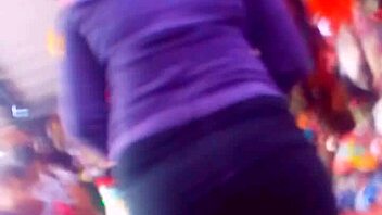 MILFs and Maduras masturbate in public