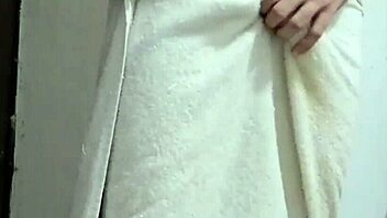 Latina babe masturbates and cums in WhatsApp video