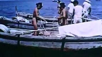 Dark Lantern razkriva vintage erotične priznanje medrasnih lepotk