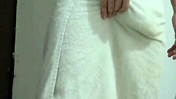 Latina babe masturbates and cums in WhatsApp video