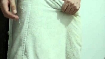 Latina babe masturbates and cums in WhatsApp video