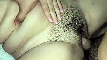 ว้าว! ฉีดเข้าไปข้างในครั้งแรกกับสาวลาตินเซ็กซี่วัยรุ่น 18+! หีเปียกของเธอรับมันทั้งหมด!