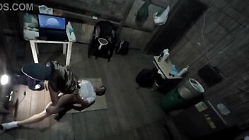 Military stepsister fucks amateur teen on floor after vacation.