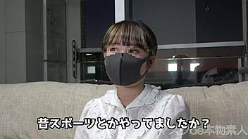japanese ballet girl in mask shows flexible 180-degree split raw