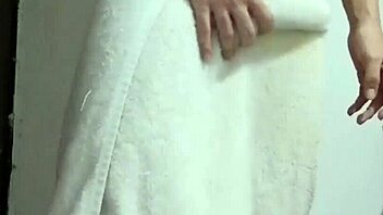 Latina babe masturbates and cums in WhatsApp video