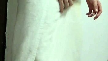 Latina babe masturbates and cums in WhatsApp video